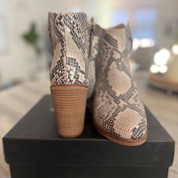 MIA Faux Snakeskin Ankle Boot Block Heel Bootie size 9 - Picture 4 of 5